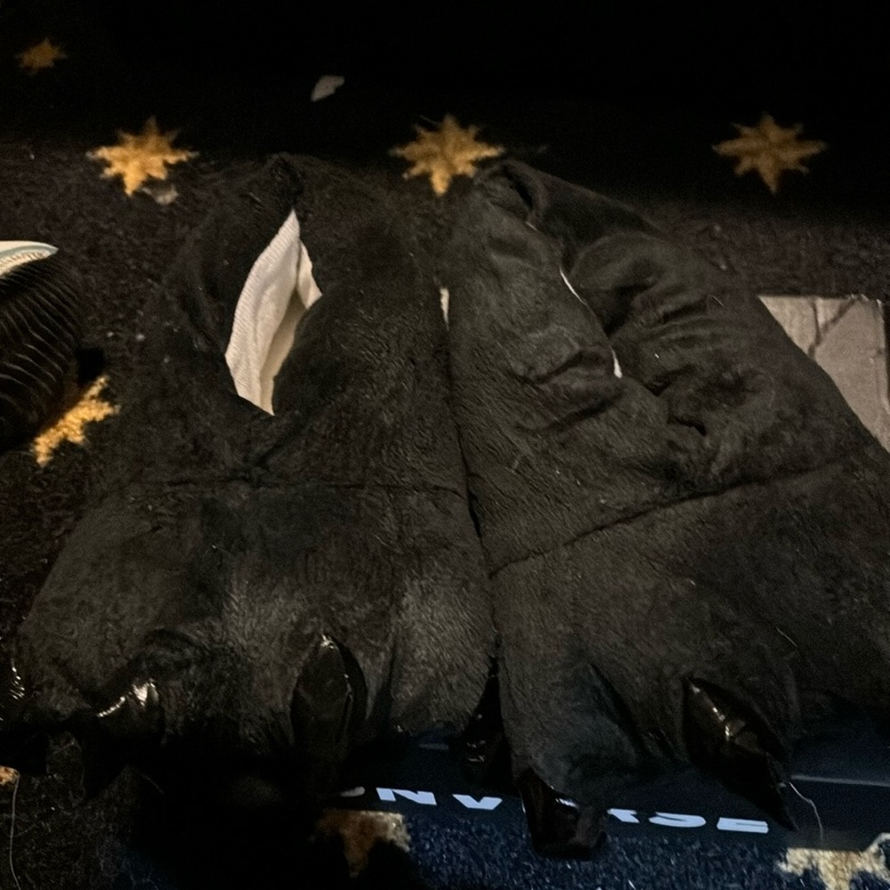 Claw slippers